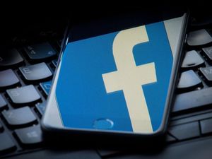 Supporting image for story: Facebook shakes off controversies with strong financial results