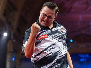 Supporting image for story: Luke Humphries stunned by Gian van Veen in World Matchplay opener