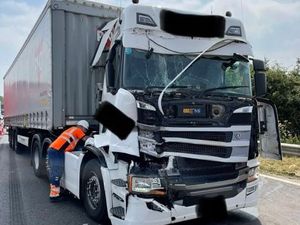 Supporting image for story: Motorists face 90-minute delays on M6 after five-vehicle crash