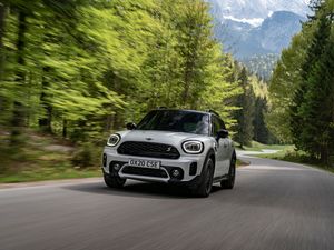 Supporting image for story: These are some of the top crossovers on sale today