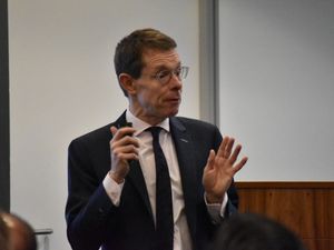 Supporting image for story: West Midlands tier three talks inevitable if Covid cases continue to rise, says mayor Andy Street