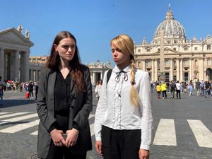 Supporting image for story: Wives of Mariupol soldiers tell pope: ‘You are our last hope’