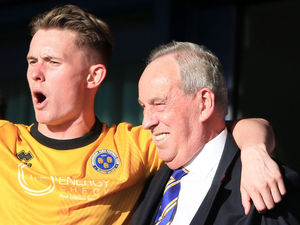 Supporting image for story: It's Shrew love for Town keeper Dean Henderson