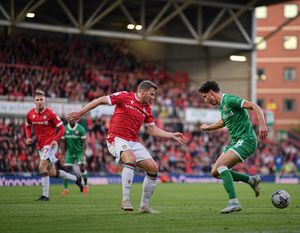 Issac Hutchinson on the ball for the Saddlers (Owen Russell)