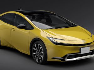 Supporting image for story: New Toyota Prius revealed with bold look and new hybrid powertrains