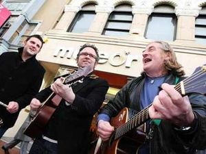 Supporting image for story: Saw Doctors have the right prescription