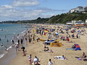 Supporting image for story: Heat health alerts issued as temperatures near 30C