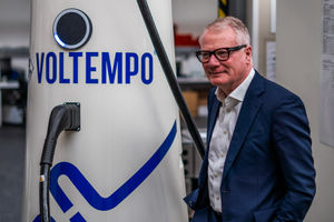 West Midlands Mayor Richard Parker visits Voltempo’s Tyseley Energy Park factory to see how its British-designed HyperCharger technology is powering electric trucks and the region’s green industrial growth