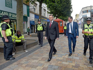 Supporting image for story: Shrugs and blank looks greet Sir Keir Starmer's Wolverhampton appearance