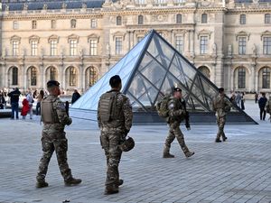 Supporting image for story: Louvre urged to speed up security upgrades in audit conducted before heist
