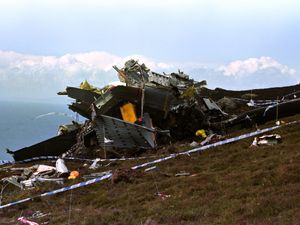 Supporting image for story: More than 25,000 sign petition demanding answers on 1994 Chinook disaster