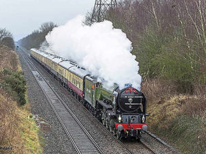 Supporting image for story: Crowds gather to see Tornado make its way through region
