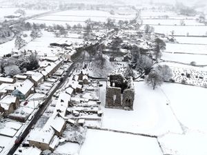 Supporting image for story: Snow and ice weather warnings extended into weekend