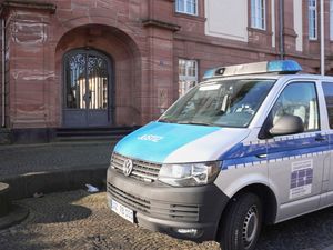 A prisoner transporter van in front of a German courthouse