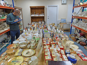 Supporting image for story: Ceramics collection raises £30,000 to fund Sutton Coldfield couple's cancer care 