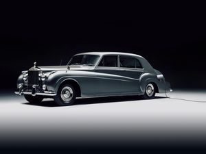 Supporting image for story: Lunaz reveals world’s first electric Rolls-Royce