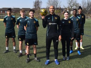 Supporting image for story: Former Wolves captain Karl Henry pitches up for training session with students