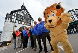 Lennie the Lion (Martin Allen) with Howard Davies, Keith Hayward, John White, Peter Morford, John Woodfield, John Radford, John Boydell, Richard Wills, Matt Mott