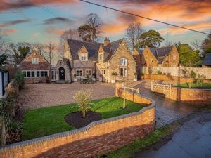 Tong Court is for sale. Picture: Rightmove and Peter James Property Ltd.