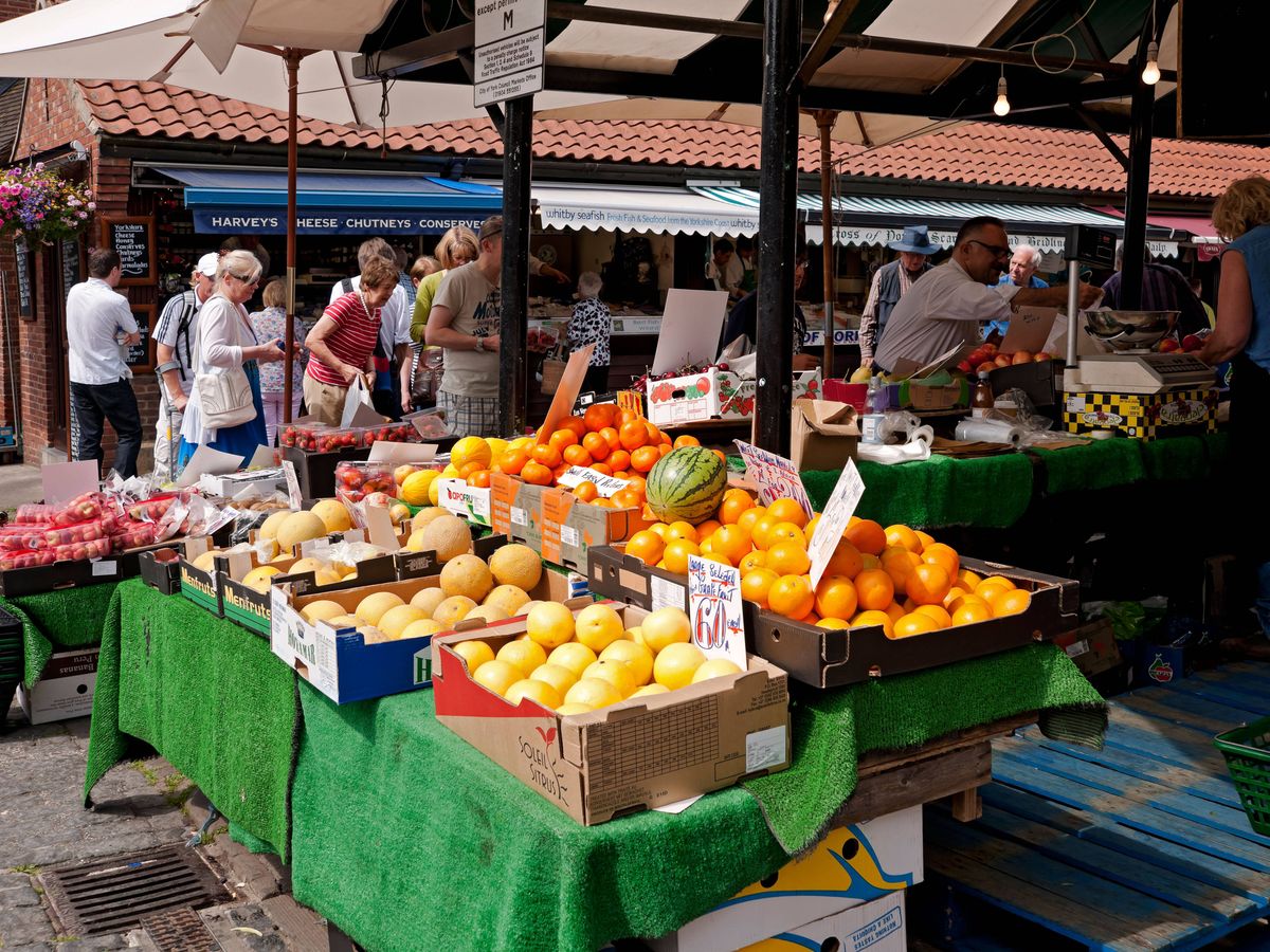 Eating fruit could slash effects of air pollution on the lungs, study finds