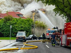 Supporting image for story: Firefighters tackle massive blaze at apartment complex in Miami