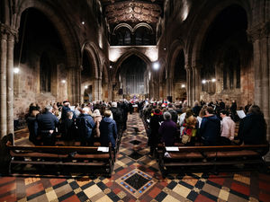 Supporting image for story: Hundreds turn out for carol concert to support Shrewsbury river safety campaign