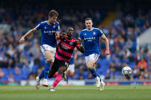 Dan Udoh of Shrewsbury Town and Cameron Burgess of Ipswich Town. (AMA)