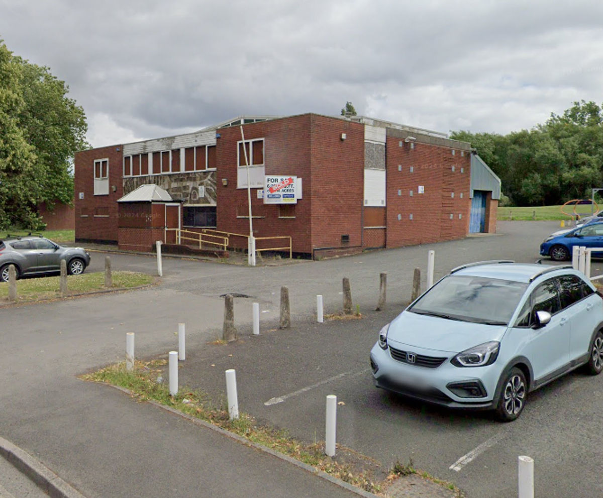 Public inquiry opens into retirement flats plan near Dudley as residents raise concerns over parking