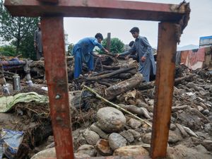 Supporting image for story: Pakistan defends flood response after more than 270 people killed