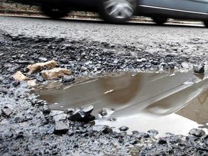 Supporting image for story: Bridgnorth pothole causes 'chaos'
