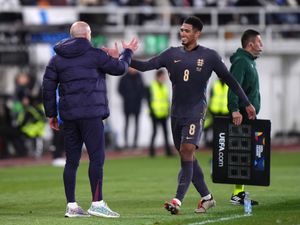 Supporting image for story: Jude Bellingham smiles better in an England shirt thanks to Lee Carsley