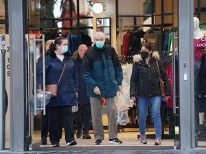 Supporting image for story: Shoppers and commuters still asked to wear masks despite law change
