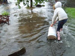 Supporting image for story: Sandbags used to protect storm-hit homes