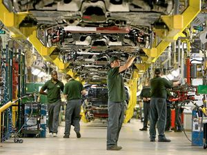 Supporting image for story: Auto industry warns of 'cliff edge' over Brexit