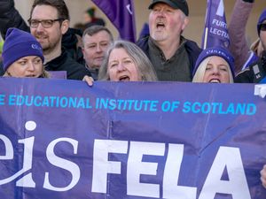 Supporting image for story: Strikes suspended as college lecturers ‘overwhelmingly’ accept pay offer