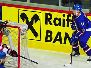 Supporting image for story: Telford Tigers' Jonathan weaves his GB magic