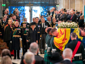 Supporting image for story: What lying in state means and estimated queue times for people to view Queen's coffin