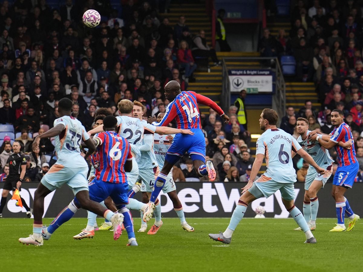 Crystal Palace back to winning ways as Brentford fail to fire