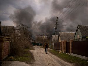 Supporting image for story: Putin’s promise of Ukraine escape routes to Russia ‘cynical’, minister says