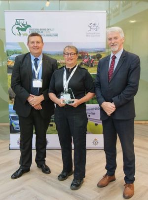 PC Charlie Jones was presented with her award by the Deputy First Minister and Cabinet Secretary for Climate Change, Huw Irranca-Davies MS (right)