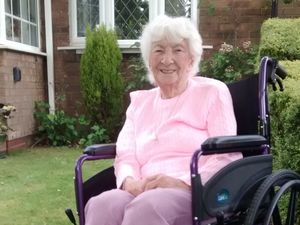 Supporting image for story: Second World War nurse connects with trainee during lockdown thanks to phone buddy scheme