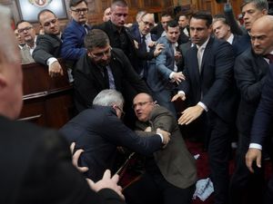 Supporting image for story: Scuffle in Serbian parliament amid accusations over fatal station roof collapse