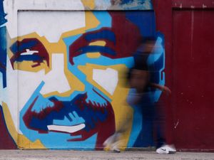 Supporting image for story: Tense calm holds in Venezuela a day after Maduro deposed