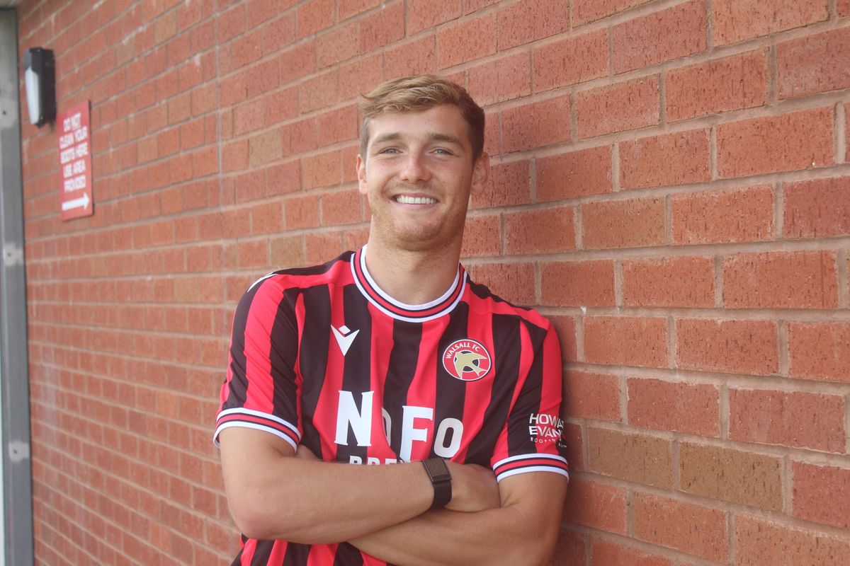 Walsall swoop for midfielder on eve of League Two season