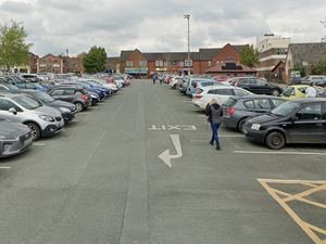 Supporting image for story: Cash is still king for people paying to use Oswestry car parks