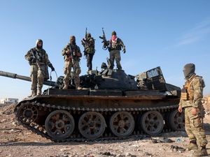 Supporting image for story: Syrian army pulls out of Hama after insurgents break through defences