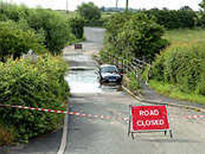 Supporting image for story: Anguish as flash floods return