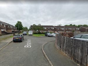 Supporting image for story: Firefighters rush to Wolverhampton home after cooking left unattended in the oven