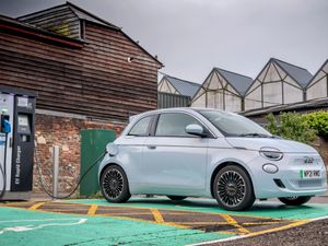 Supporting image for story: Fiat to go electric-only by 2030