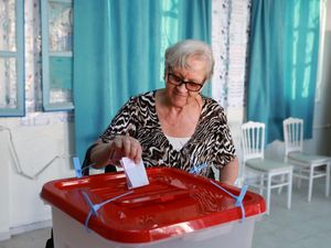 Supporting image for story: Tunisians vote in third presidential election since Arab Spring